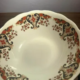 vintage bone china bowls are from the Colclough brand in the Royale pattern (pattern number 8525). 