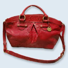 Scarlet Elegance Tote: Your Trendy Go-To Accessory!