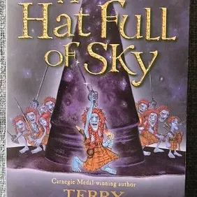 A Hat Full of Sky, Terry Pratchett, UK pb 2005