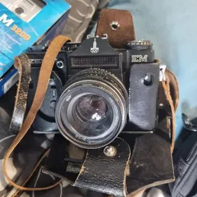 Capture Timeless Moments with Classic Charm - Vintage Camera in Mint Condition
