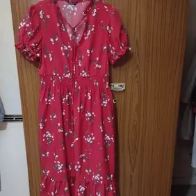 Red Floral long dress size xl brand new unfortunately dosent suit me is a nice dress says size xl wi