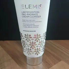 Brand new Elemis limited edition Pro radiance cream cleanser 200 ML retails new at £29.50 selling fo