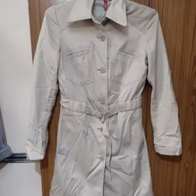 Beige Trench Style Jacket H&m Size Xs  has been used a few times and a few very slight minor bobbles