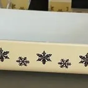 Pyrex 'Snowflake' Gaiety Yellow rectangular casserole dish, vintage