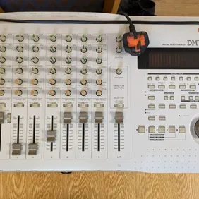 Fostex DMT-8VL Retro Digital Multitrack Recorder Vintage Mixing Desk.