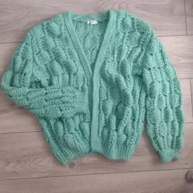 papaya lovely cardigan Wrap yourself in the cosy embrace of our Chunky Knit Cardigan in green and el