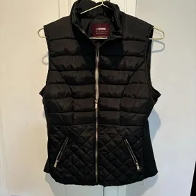 Stay Cozy, Stay Chic: Women's Sleek Black Gilet