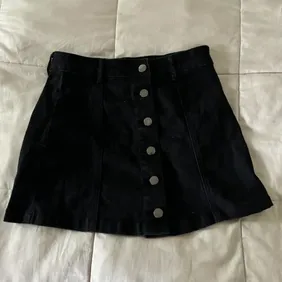 Chic Elegance: Timeless Women's Black Skirt