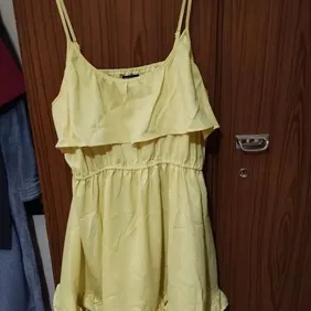 yellow dress size 14 boohoo unfortunately dosent suit me  new but took tags off has stretchy waist b