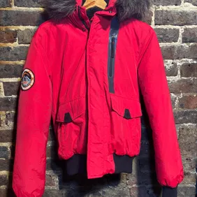 Superdry Men's Medium Red Parka Jacket - Warm & StylishBrave the cold in a striking Superdry parka. 