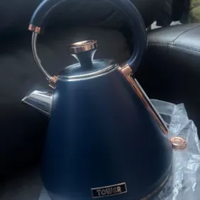 NIB Midnight blue 1.7l Tower Cavaletto kettle. Fast boils one cup on 45 seconds. Never used. Box a b