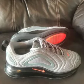 Nike Air Max 7200 Trainers in excellent condition with both bubbles intact Grey size 4 Uk 