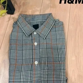 H&M Checkered Button-Up Shirt - Regular Fit, Size M, Like NewUpgrade your wardrobe with this barely-