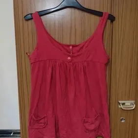 nice red swing top size 10 red swing top with 2 little pockets worn a couple of times but still grea