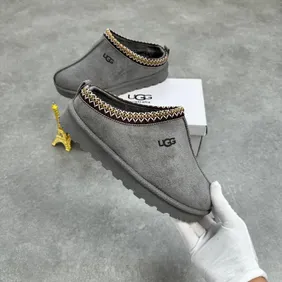 Ladies Ugg slipers