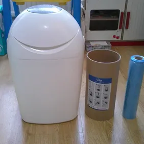 Sangenic white nappy disposal bin with reusable cartridge and roll of refills. Individually wraps na