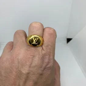 LV Louis Vuitton Mens quality designer fashion ring elegant luxury stylish gold look 
