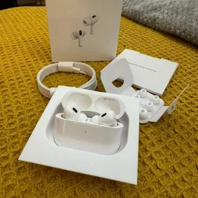 Mint Condition Apple AirPods 2nd Gen - Wireless Charging Case IncludedExperience seamless listening 