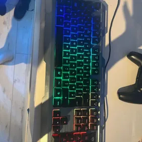 Selling this pc keyboard downer come with mouse in good condition need gone 