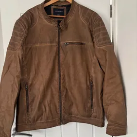 Classic Springfield Men's Brown Jacket - Good Condition, Size LVintage Springfield jacket in brown. 