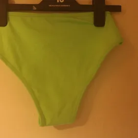 brand new women bikini bottoms size 6 green picture is just for display purpose u will receive new s