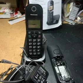 PANASONIC CORDLESS TWIN PHONE KX-TGC412