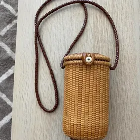 Chic Nantucket Wicker Crossbody: Your Summer Essential