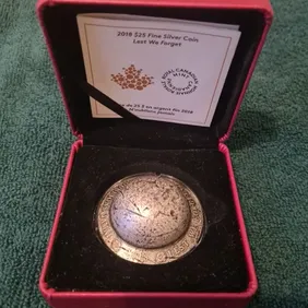 Coin Fine Silver Proof Lest We Forget 2018 Helmet Shaped $25 Canada BOX COA