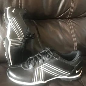 Nike Golf shoes in excellent condition size 4 Uk black only worn once like new absolute bargainI 