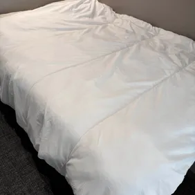 13.5 Tog Double Duvet. Perfect for cold weather nights. Good as new. Bought in October only. Selling