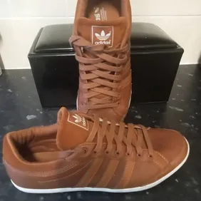 Mens Adidas trainers size 9 v.g.c   £10