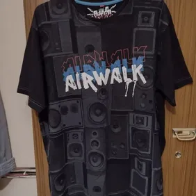 Men's Airwalk T-shirt Size L Men's Airwalk T-shirt Size L worn a couple of times in very good condit