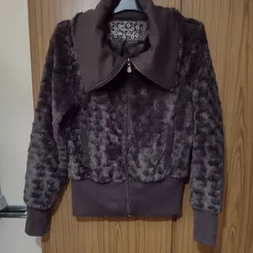 Brown Faux Fur Jacket Size 10-12. Lovely soft faux fur jacket wide ribbed collar ribbed cuffs and bo