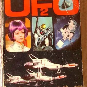 GERRY ANDERSON'S UFO 2, Robert Miall, UK pb 1971. This paperback is Robert Miall's novel 'GERRY ANDE