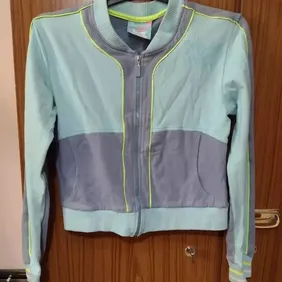 blue and green cropped jumper size 10-12  has front pockets ribbed collar bottom and cuffs has a flo